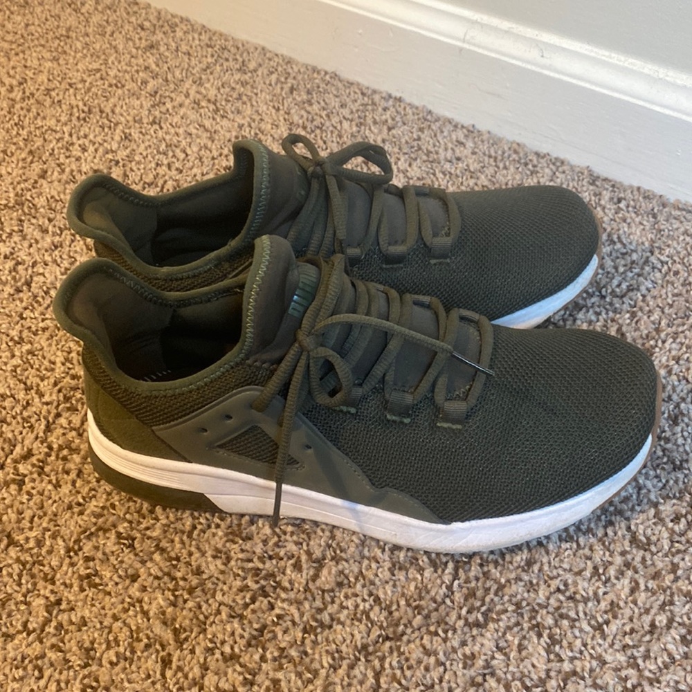 PUMA SNEAKERS